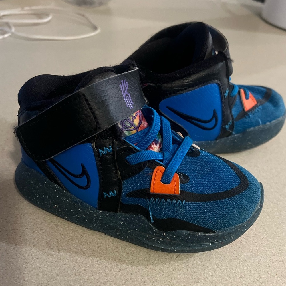 Kids Nike Kyrie shoes size 7C